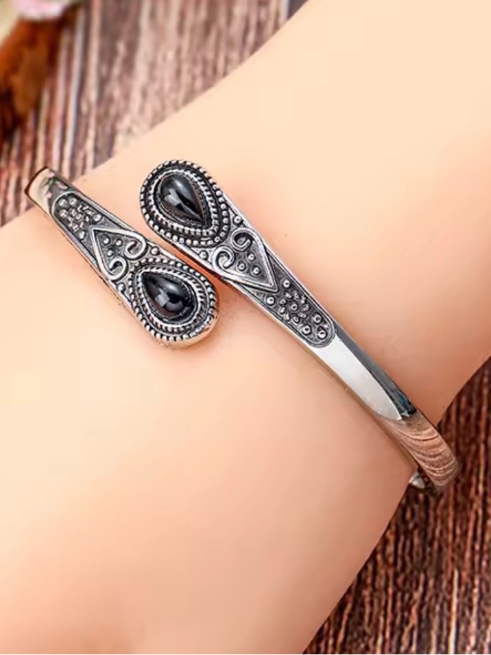 Black Onyx Teardrop Cuff Bracelet. Antique Silver Color Cuff Bangle.